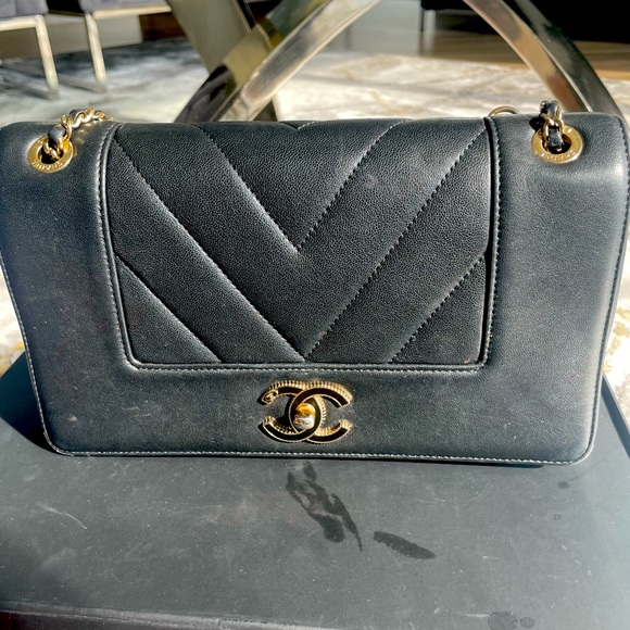 CHANEL Handbags - Chanel Bag Chevron
